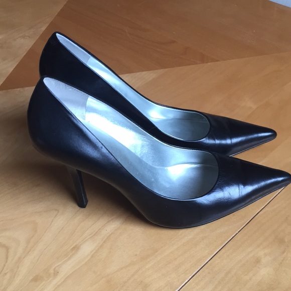 Guess - Picture 2 of 3